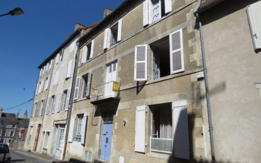 Townhouse for sale in Montmorillon France Reference : 70406