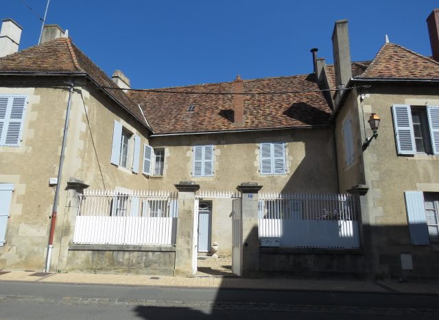 Manor house for sale in Montmorillon France Reference : 80802