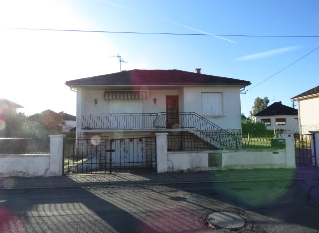 Bungalow for sale in Montmorillon France Reference : 90904