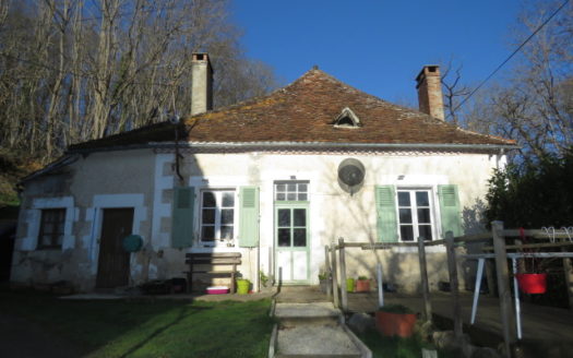 Cottage and barn for sale near Montmorillon France Reference : 20103