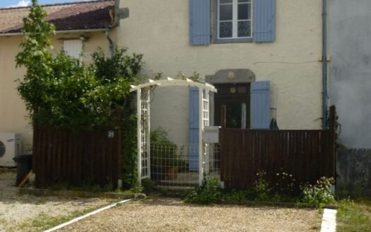 Village house for sale near Montmorillon France Reference : 21701