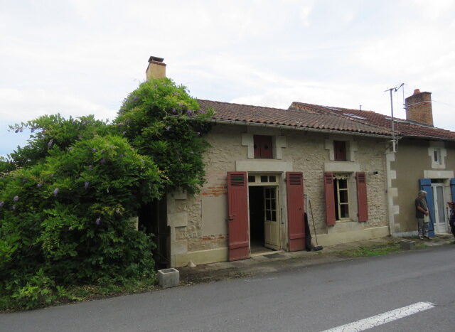 Village house for sale in Montmorillon France Reference : 21705