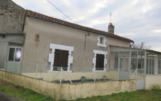 Cottage for sale near Montmorillon France Reference : 22101