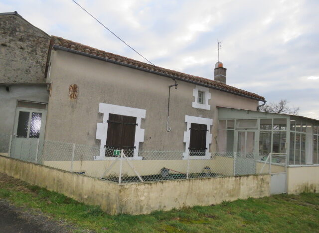 Cottage for sale near Montmorillon France Reference : 22101